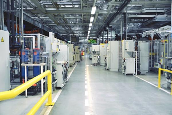 工廠大廳的計算機技術開發(fā)應用